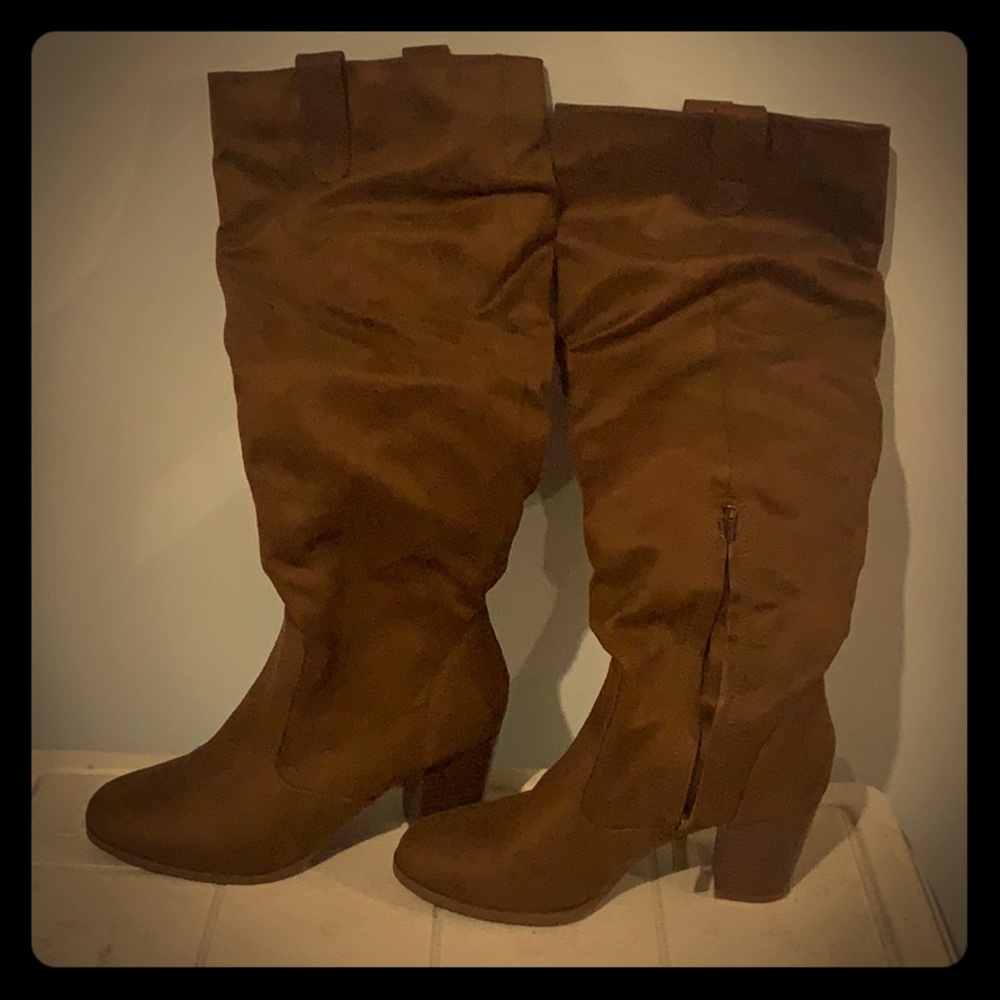 Tall brown boots 👢